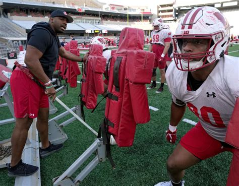 How Will Uw S Defensive Line Look This Season