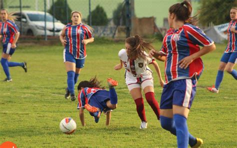 A Ascensão do Futebol Feminino no Paraná Desafios e Triunfos Futebol