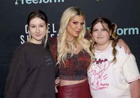 Tori Spelling a fost fotografiată într o rulotă dintr un camping