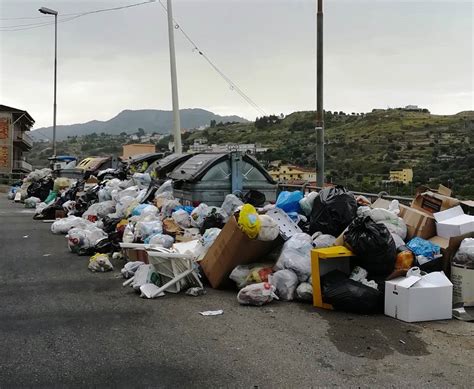 Reggio Calabria Emergenza Rifiuti A San Cristoforo FOTO