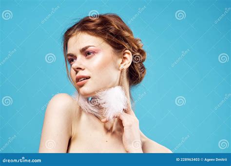 Pretty Woman Nude Pension Posing Moda Studio Blue Background Stock