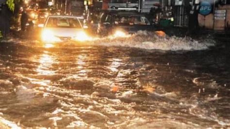 Bengaluru Rain ಬೆಂಗಳೂರಿನಲ್ಲಿ ಬಿರುಗಾಳಿ ಸಹಿತ ಧಾರಾಕಾರ ಮಳೆ ರಸ್ತೆಗಳು