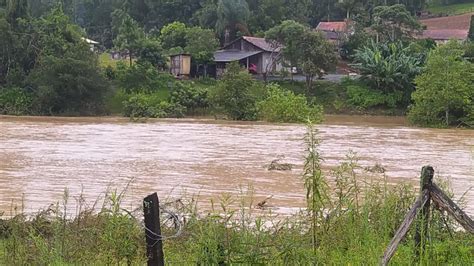 GALERIA Chuva causa transtorno em cidades do Alto Vale do Itajaí