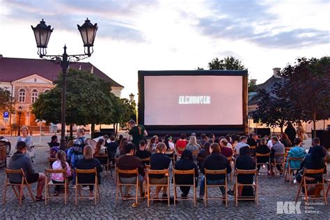 Wystartowało plenerowe kino przy fontannie w Kutnie ZDJĘCIA