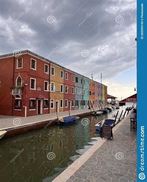 Burano Foto De Archivo Editorial Imagen De Italia Edificios 252593143