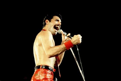 Freddie Mercury Biography and Profile