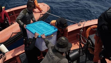 Foto Black Box Lion Air Diangkat Dari Dasar Laut Kumparan