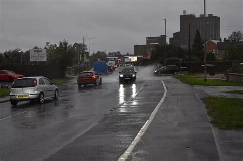 Six Lincolnshire flood alerts in place as weather warning for heavy rainfall issued ...