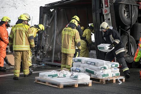 A Neun Stunden Gesperrt Parfum Lastwagen Umgekippt Abendzeitung M Nchen