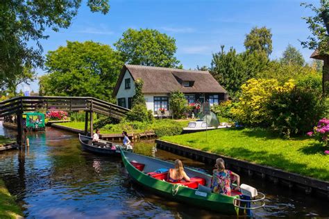 A Real-Life Fairytale Town: A Guide to Visiting Dreamy Giethoorn ...