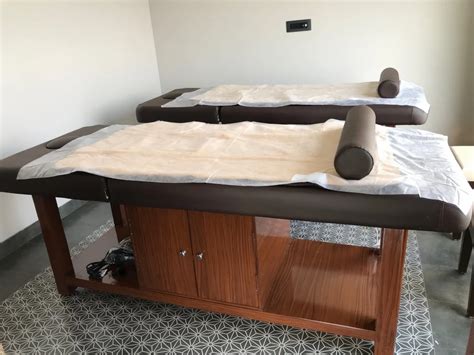 Wooden Massage Bed At Rs 42000 In Mumbai Id 2851153165448