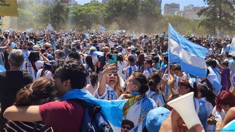 Argentina fans celebrate World Cup victory over France – DW – 12/18/2022