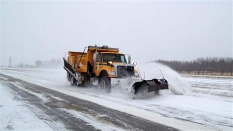 Road rules: Staying safe around snow plows - Saskatchewan - CBC News