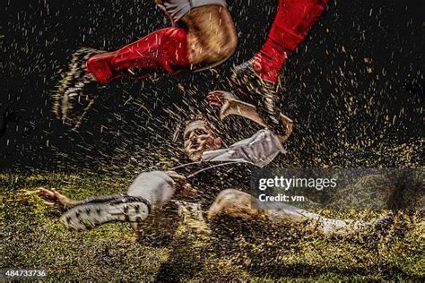 542 Muddy Football Players Stock Photos High Res Pictures And Images