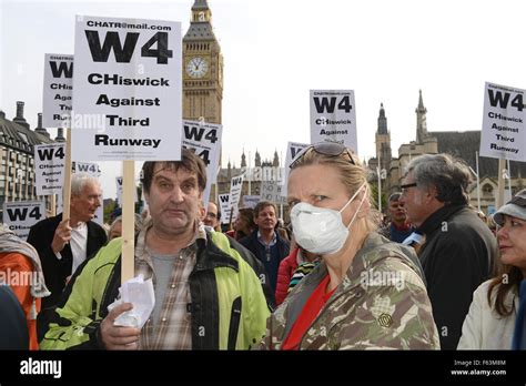 John Mcdonnell Zac Goldsmith Heathrow Hi Res Stock Photography And