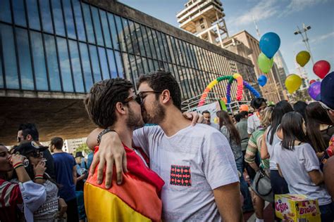 Parada Gay Quem Mandou Melhor No Look Bar Da C Cia