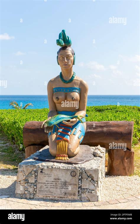 Sculpture de la déesse maya d Ixchel Punta sur Isla Mujeres Côte des