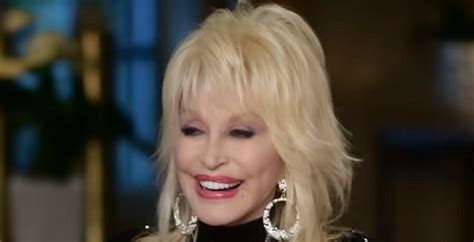 Dolly Parton Made Heartwarming Gesture To Taco Bell Employees