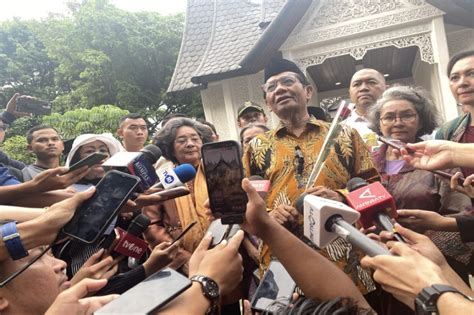 Ziarah Ke Makam Wapres Pertama Ri Mahfud Ditemani Anak Cucu Bung Hatta