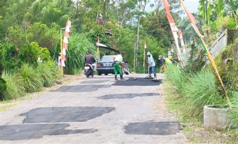 Jalan Tak Kunjung Diperbaiki Warga Glagaharjo Sleman Perbaiki Jalur