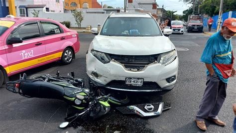 Mujer En Moto Se Fractura La Pierna Al Chocar Contra Camioneta En Veracruz