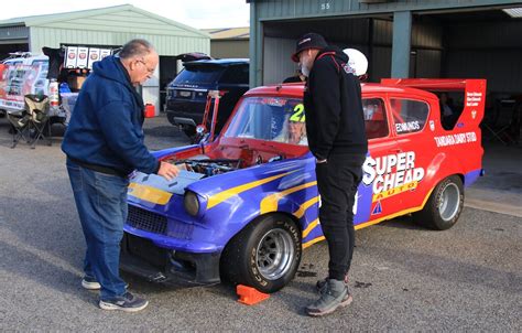 Ford Anglia E Bevan Edmunds All Historic Race Mee Flickr