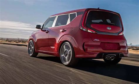 8 Facts About 2022 Kia Soul Turbo (Cost, MPG, Colors, Specs, AWD)