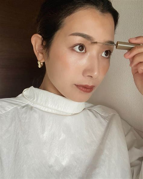 鬼辻麻衣さんのインスタグラム写真 鬼辻麻衣instagram 「🤎 最近使いはじめた Loveliner Official の 眉