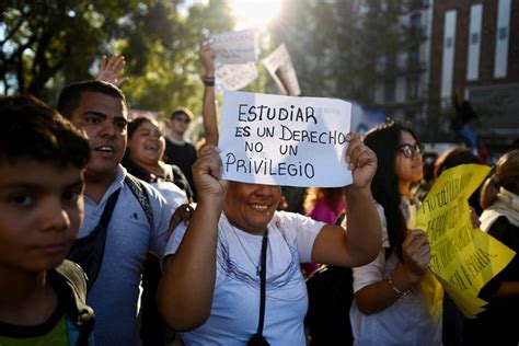 Multitudinarias marchas universitarias en todo el país El Litoral