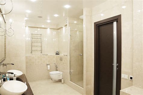 Двери для ванной комнаты и туалета фото: влагостойкие стеклянные и ...