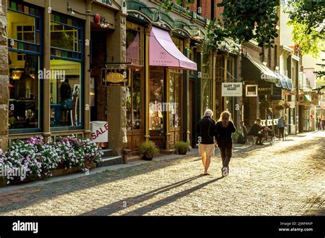 Mall In Aspen Colorado - Street scene, Hyman Avenue Mall, Aspen, Colorado USA Stock Photo - Alamy