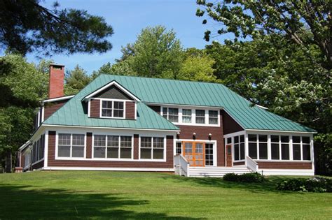 Green Shingle Roof House : Green Roof: What Color Should You Paint Your ...