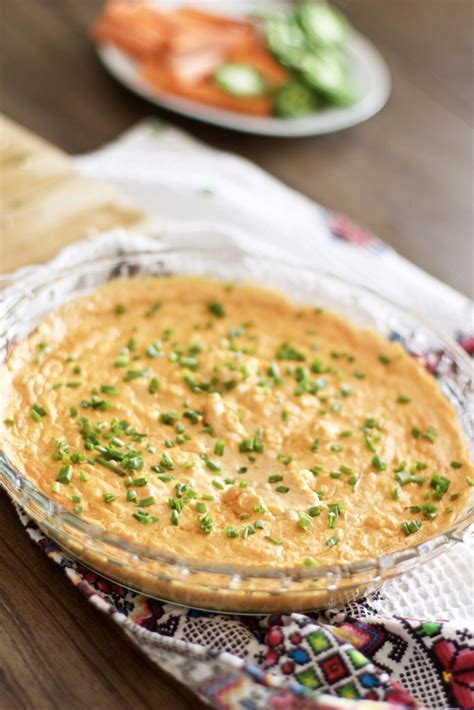 Cheesy Buffalo Chicken Wing Dip (Easy, Gluten-Free, Low Carb, Keto)