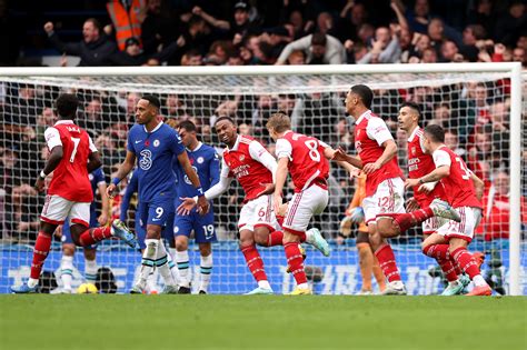 Arsenal vs Chelsea: Gunners go top through Gabriel goal