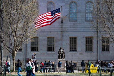 Harvard Trump Estrangeiros - Trump proíbe Harvard de matricular estudantes estrangeiros - 22/05/2025 ...