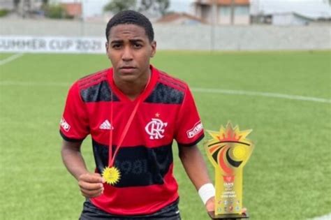 Promessa Do Flamengo Assina Contrato Multa Milion Ria At