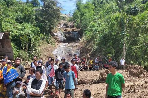 Longsor Jalan Penghubung Kabupaten Gowa Dan Sinjai Ditutup Total