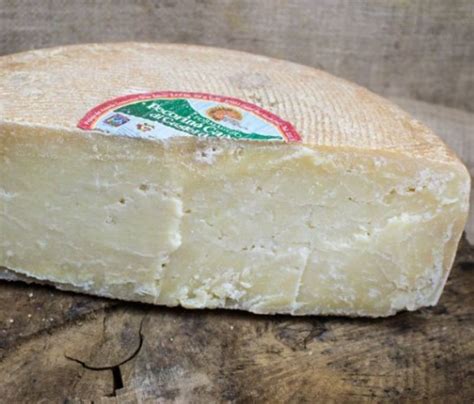 Pecorino Canestrato Di Castel Del Monte Stagionato Anni Grandi Formaggi