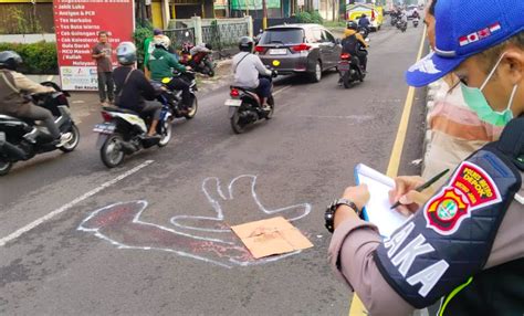 Polisi Selidiki Kecelakaan Tewaskan Pemotor Di Jalan Raya Bogor Pagi