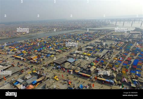 Allahabad, Uttar Pradesh, India. 20th Jan, 2018. Allahabad: An aerial view of Magh Mela held on ...