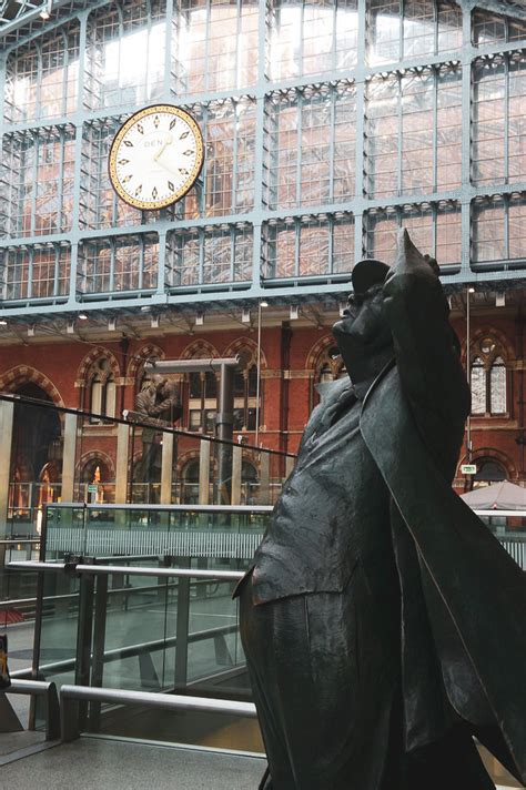 The Sir John Betjeman Statue – News & Events | St Pancras Station