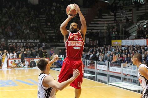 Varese Terza Vittoria Consecutiva Openjobmetis Batte Per 78 A 82