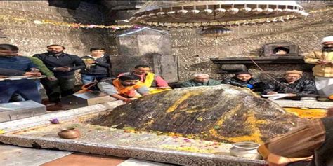 In Kedarnath Dham Pilgrims Visited The Sanctum Sanctorum And Had A Rare Darshan Of Baba