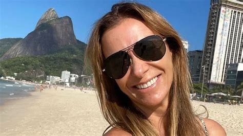 M Nica Martelli Surge Deslumbrante Em Cen Rio Paradis Aco Da Gr Cia