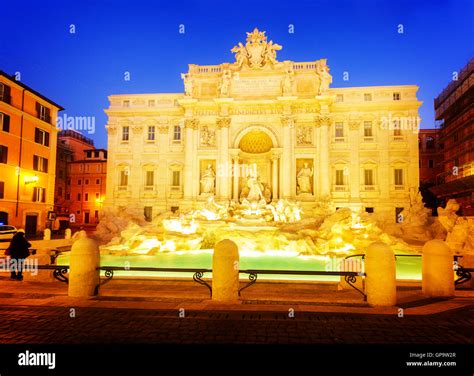 Brunnen Di Trevi In Rom Italien Stockfotografie Alamy