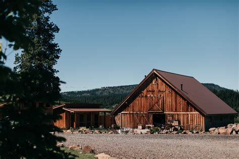 The Cattle Barn Wedding In Cle Elum Wa Breanna And Brent Chris