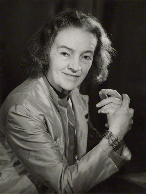 reading  art barbara hepworth