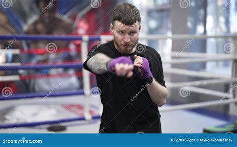 Entrenamiento De Boxeadores En El Gimnasio Almacen De Video V Deo De