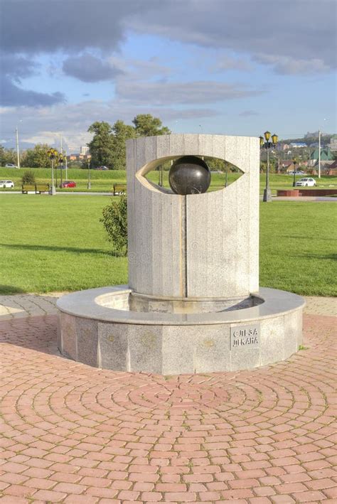 Belgorod Eine Skulptur Ist Riss Von Dekan Redaktionelles Stockfoto