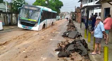 Nibus Atola Em Lama De Obra Em Fortaleza V Deo Cear G